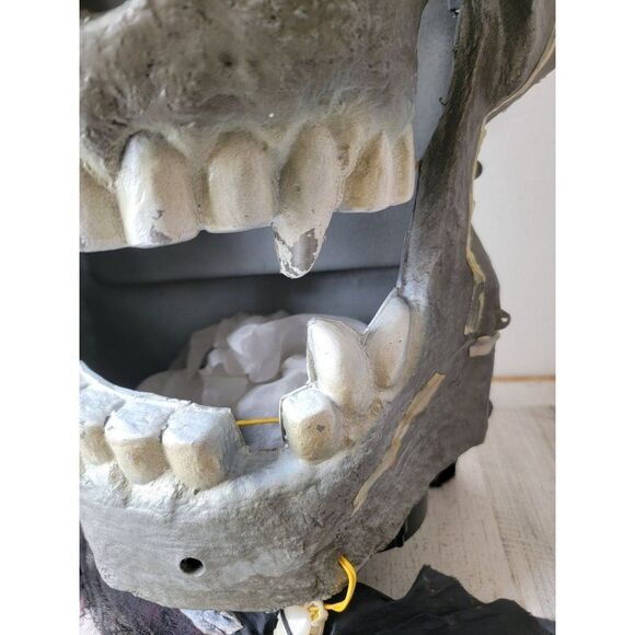 Gemmy large AS IS  animated skeleton face Halloween prop decor scary - Picture 5 of 16